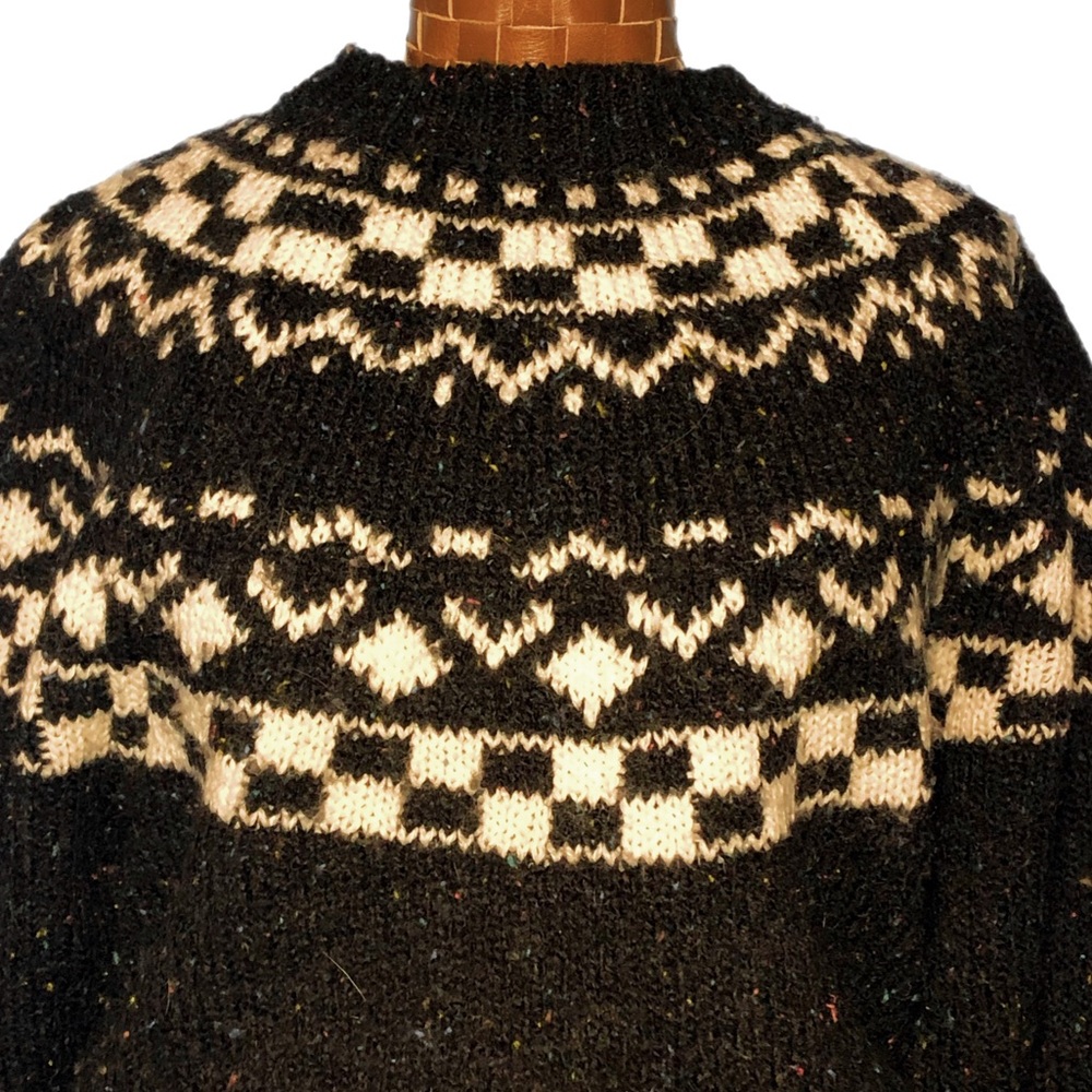 Vintage Black and White Patterned Knit Sweater - Picture 5 of 17